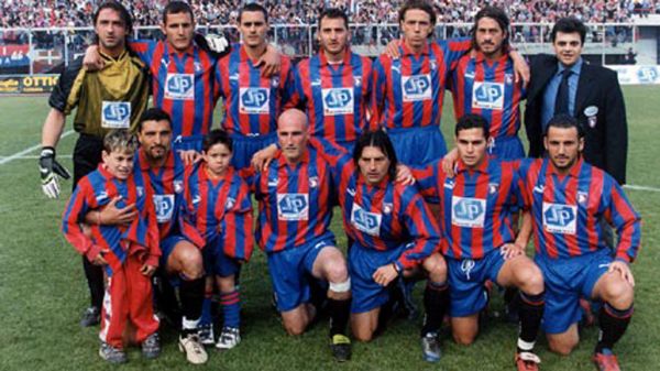 Una formazione rossazzurra del Catania 98-99