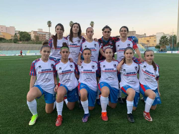 La formazione femminile schierata in occasione della gara Santa Lucia-Catania